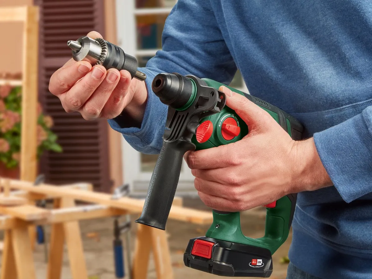 Bosch UniversalHammer 18V Boorhamer - 2.0 J - 2x 2500mAh - In koffer