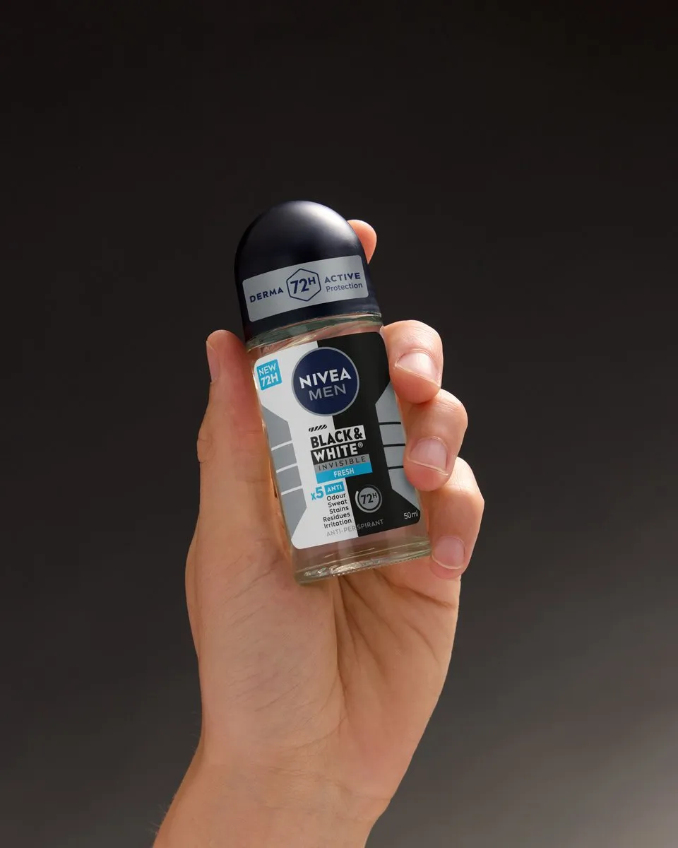 NIVEA MEN Invisible for Black & White Anti-Transpirant Roller - 300ml