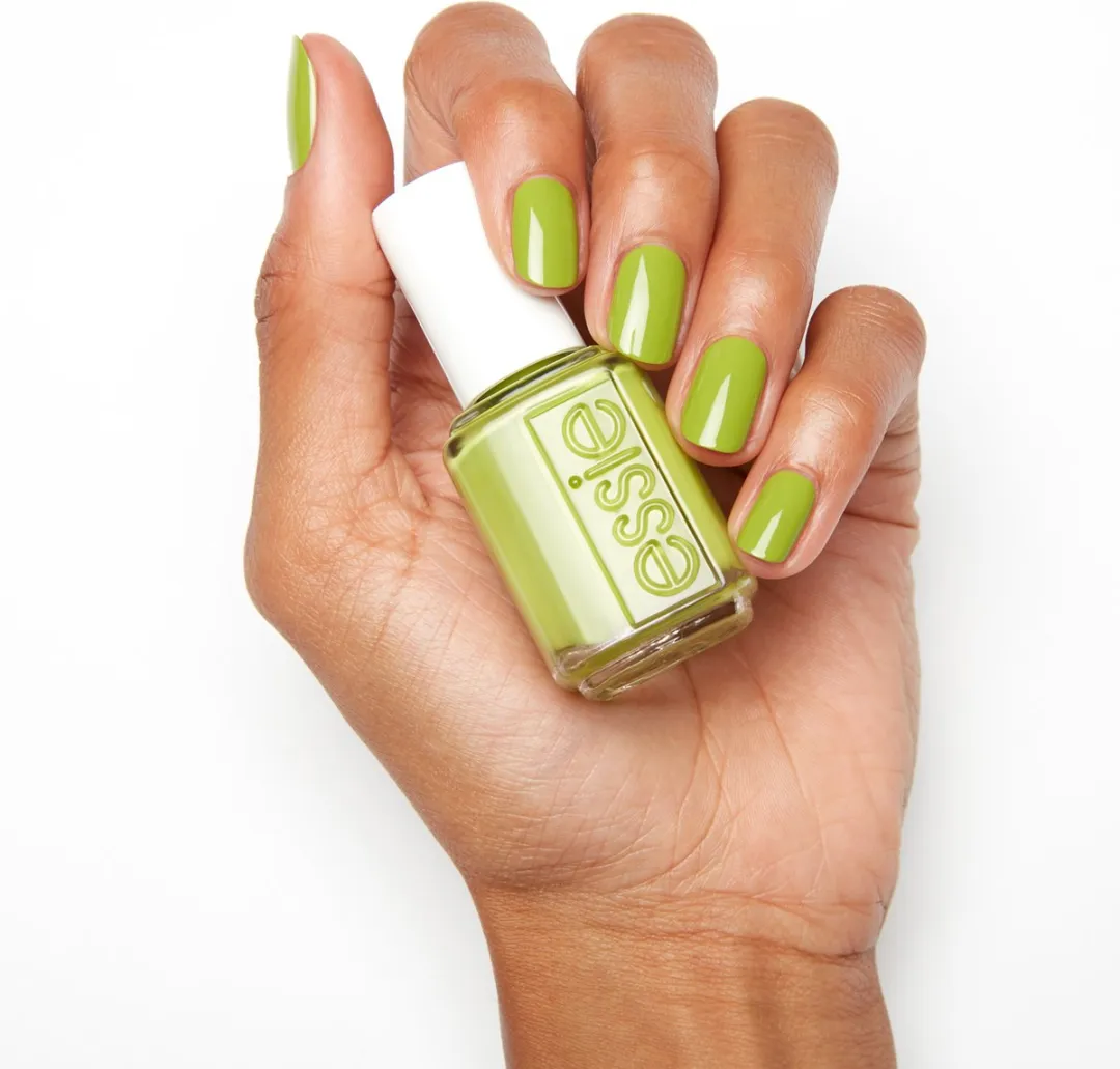 essie Midsummer 2020 724 Come On Clover Nagellak - Groen 13,5ml