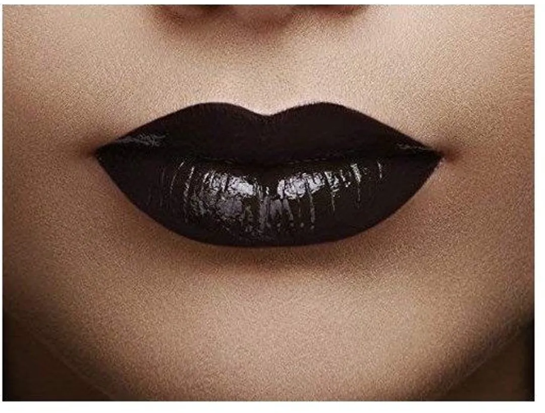 L'Oréal Paris Infallible Lip Paint 113 Black Widow - 8ml