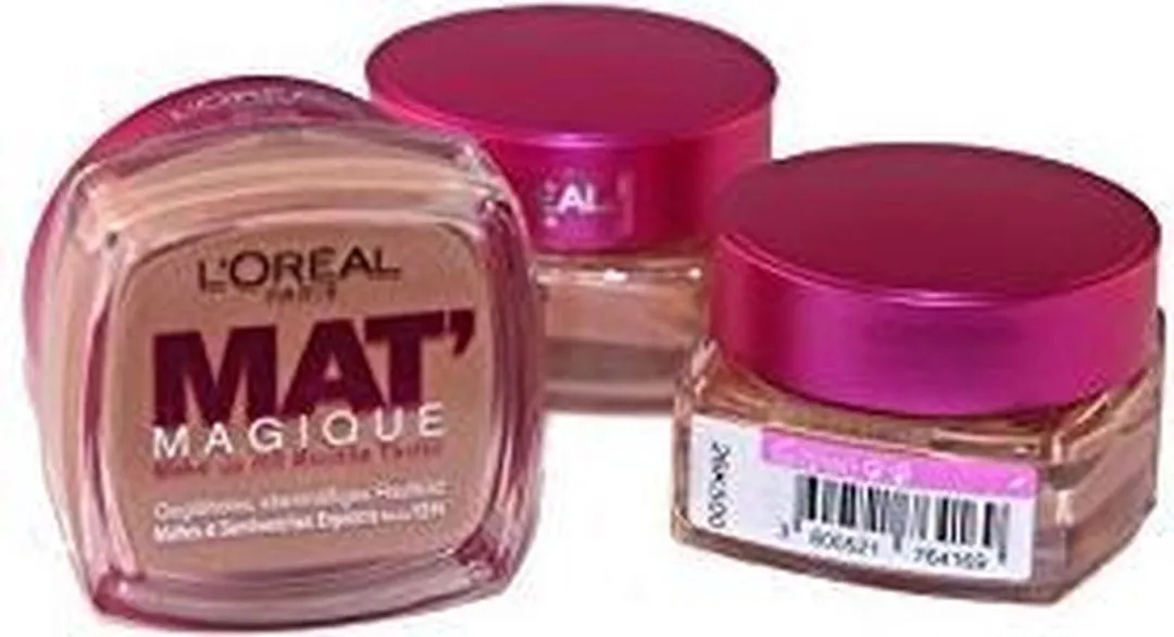 L'Oréal Paris Mat Magique Foundation 20ml - Medium Beige