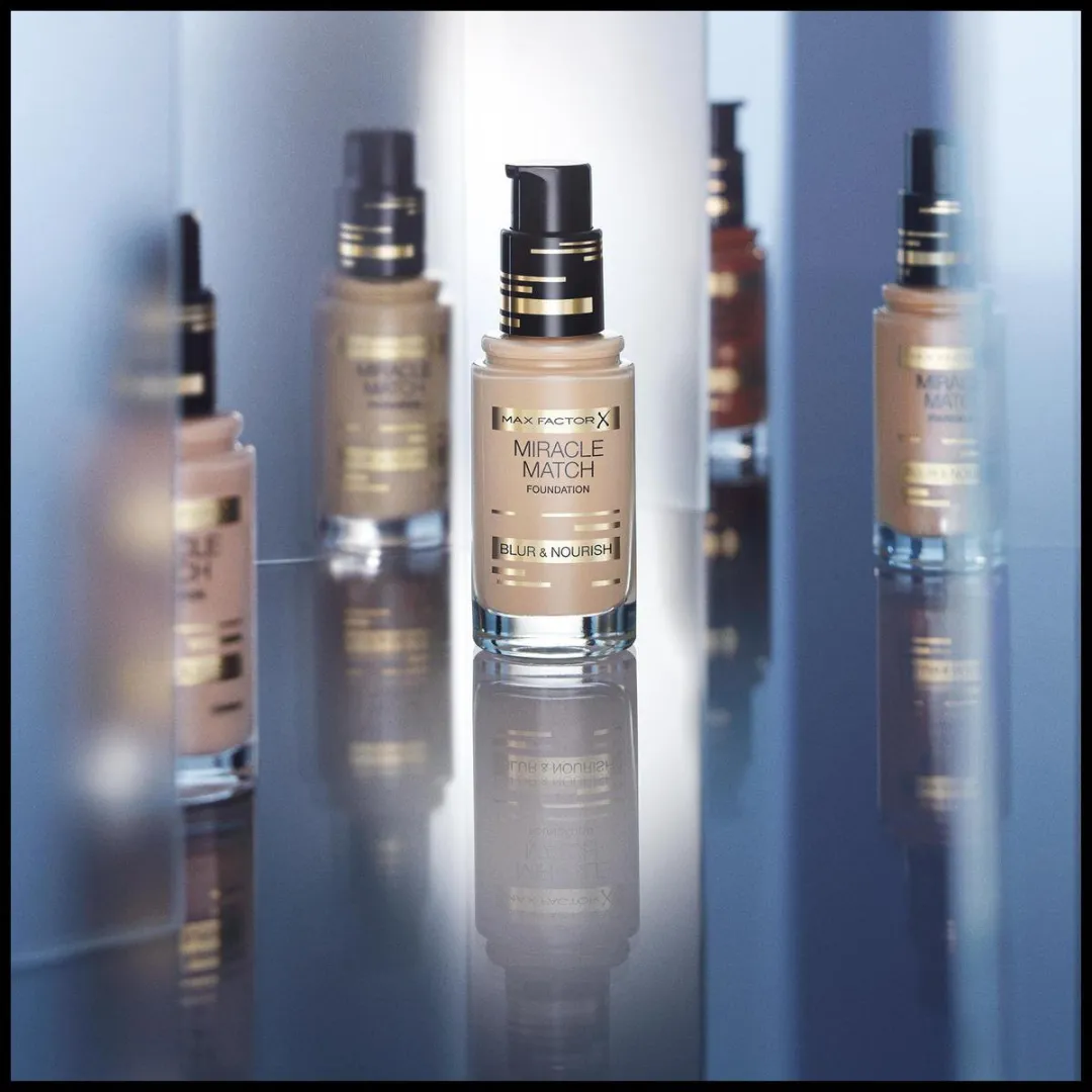 Max Factor Miracle Match Blur & Nour Foundation 100 Sun Tan 30ml