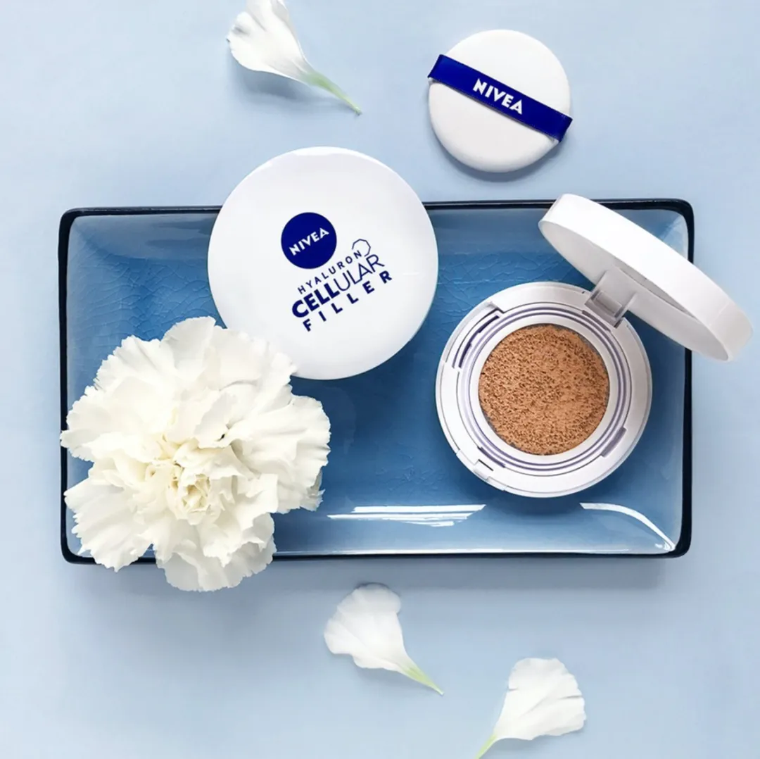 NIVEA Hyaluronzuur Cellular Filler 3in1 Care Cushion Light Foundation SPF 15 - 15ml