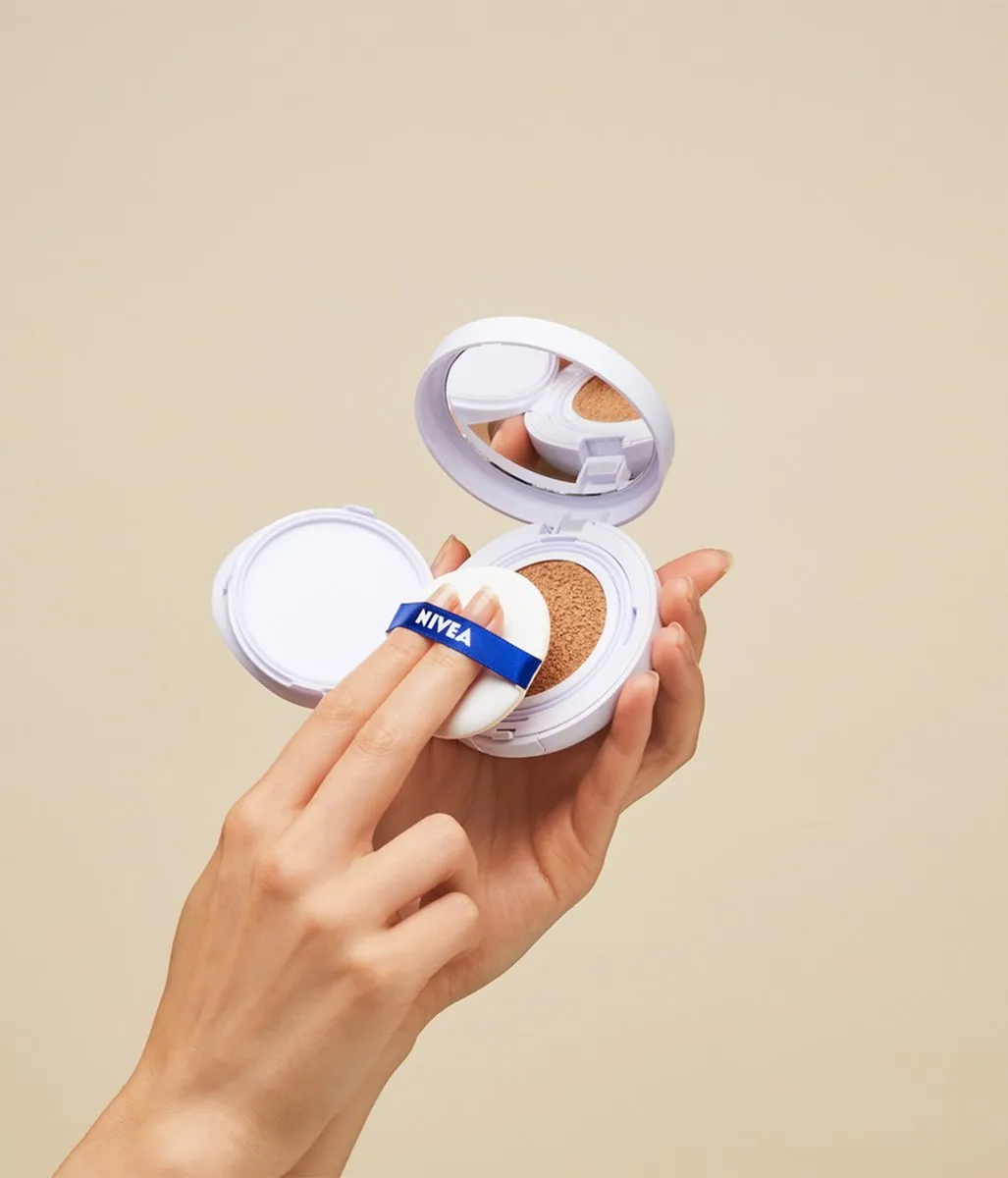 NIVEA Hyaluronzuur Cellular Filler 3in1 Care Cushion Light Foundation SPF 15 - 15ml