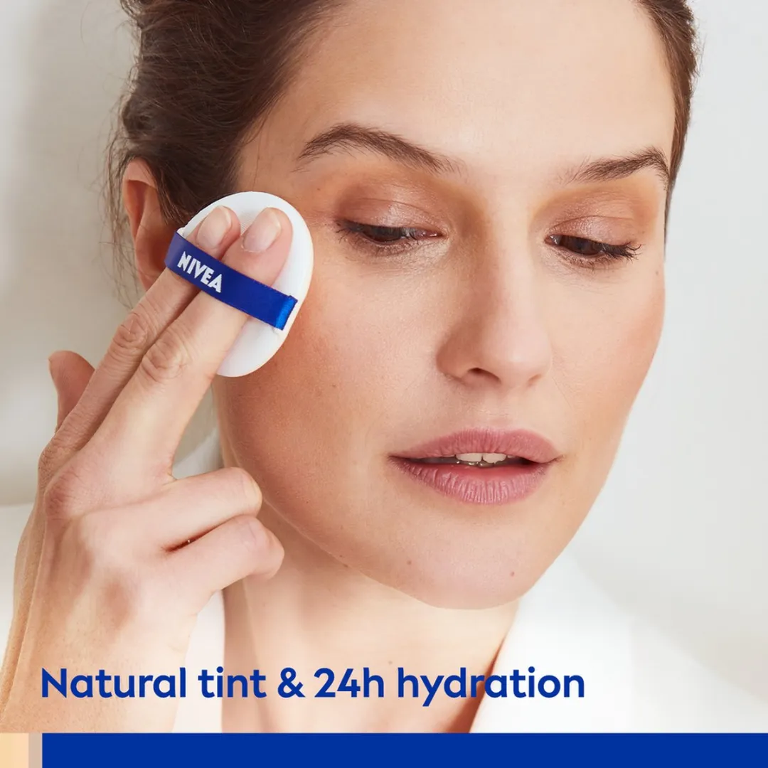 NIVEA Hyaluronzuur Cellular Filler 3in1 Care Cushion Light Foundation SPF 15 - 15ml