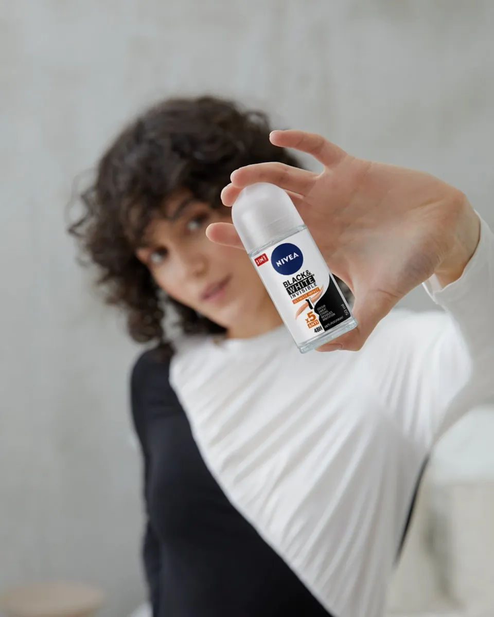 NIVEA Black & White Ultimate Impact Deo Roller - 300ml (6x50ml)
