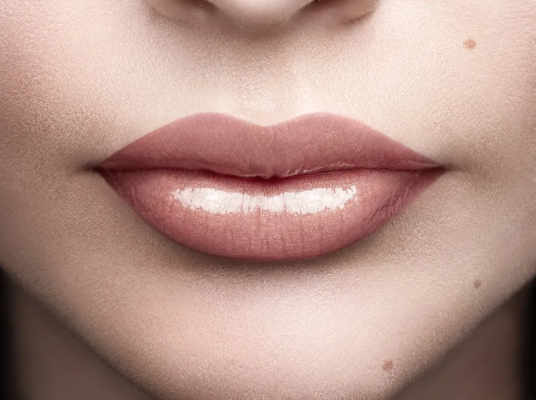 L'Oréal Paris Color Riche Shine Lippenstift 658 Topless - Lichtroze - afbeelding 5 van 6