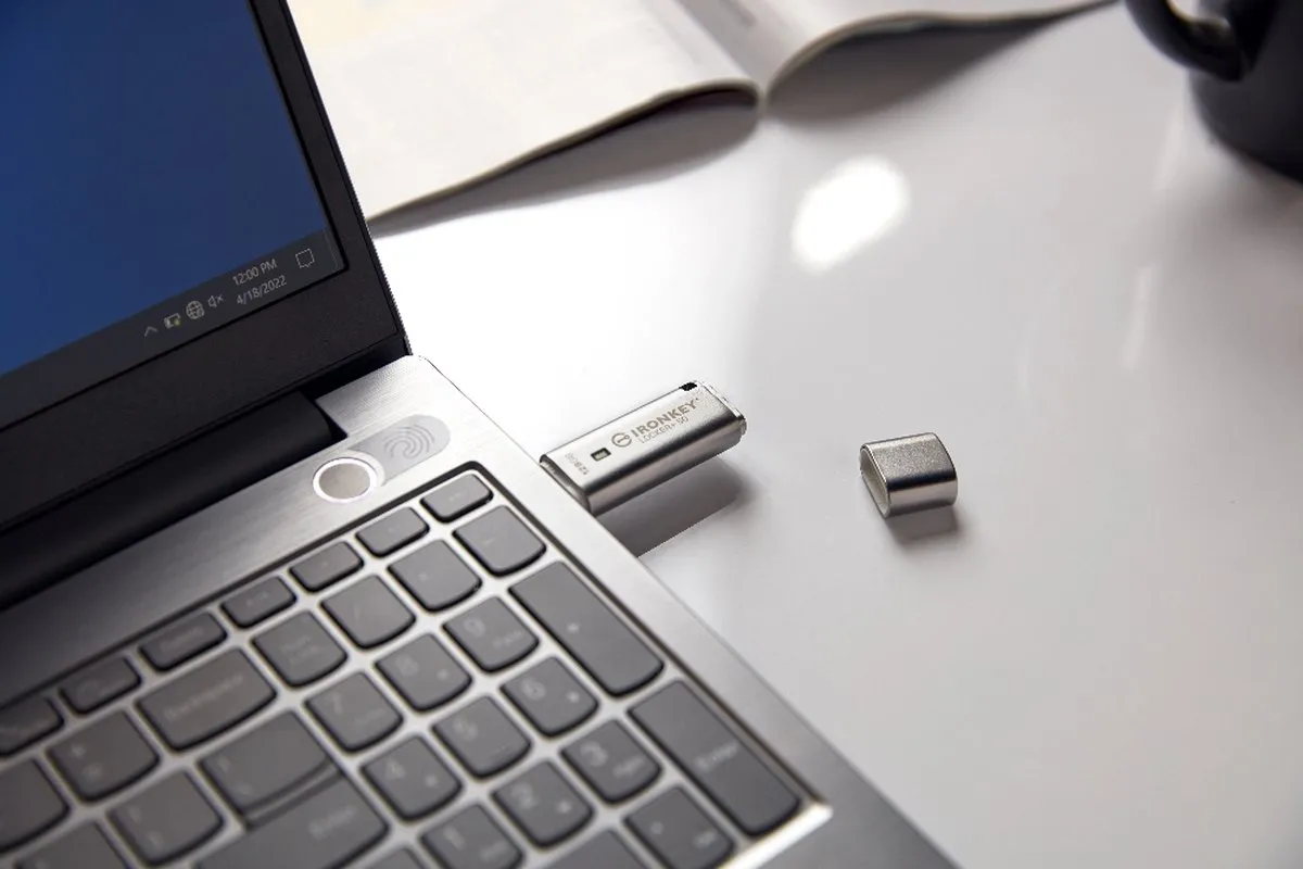 Kingston IronKey Locker+ 50 Pendrive 32GB - Grijs