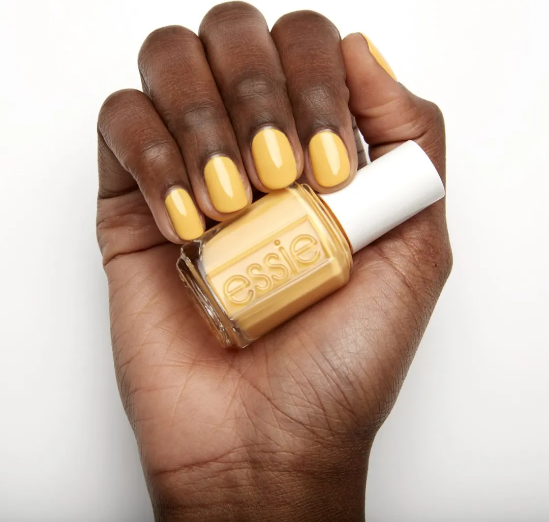essie Nagellak 677 Check Your Bagage - Geel