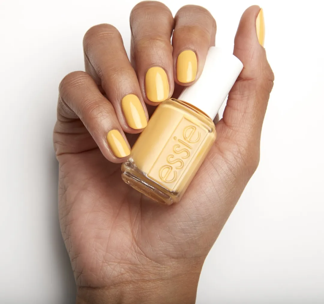 essie Nagellak 677 Check Your Bagage - Geel