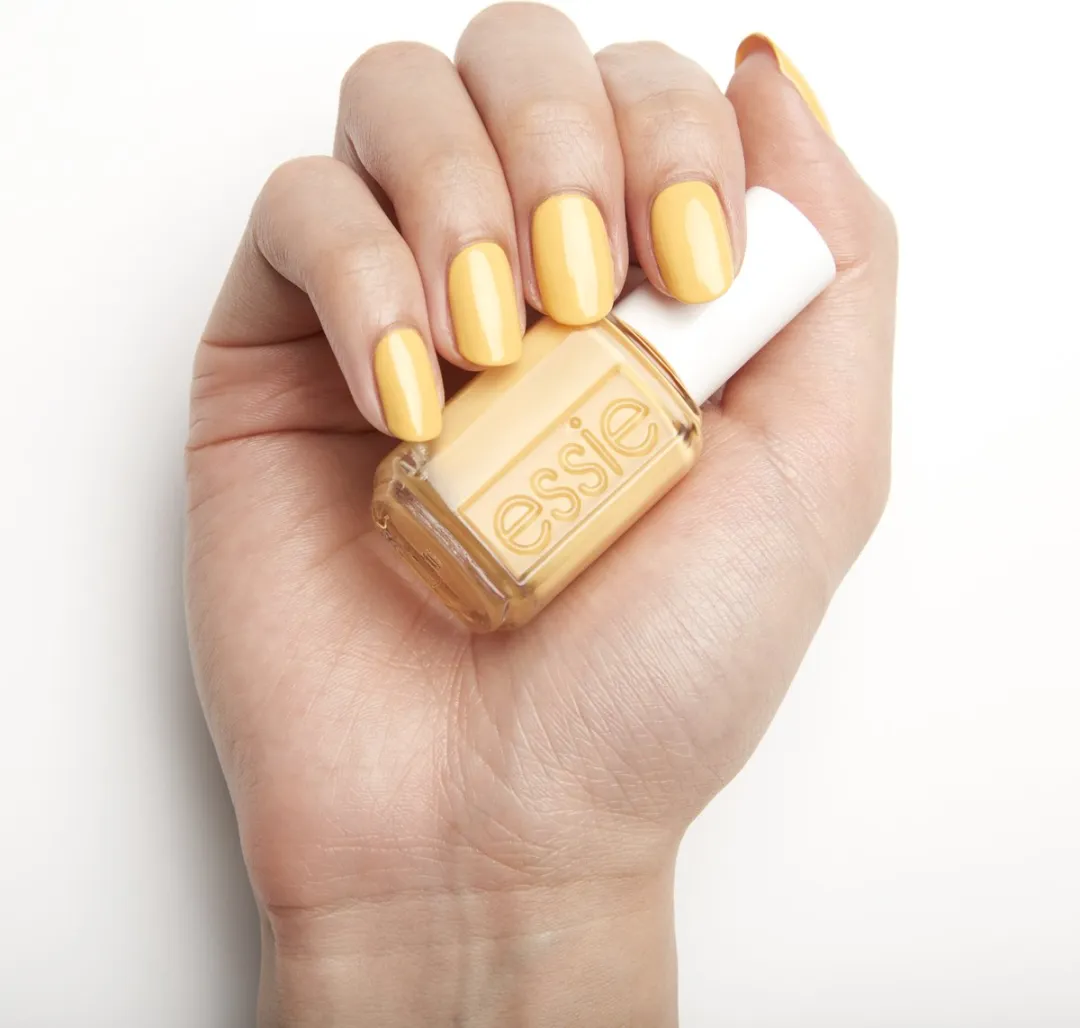 essie Nagellak 677 Check Your Bagage - Geel