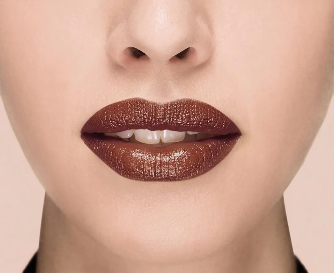 L'Oréal Paris X Isabel Marant Lippenstift 01 Belleville Rodeo - Donkerrood