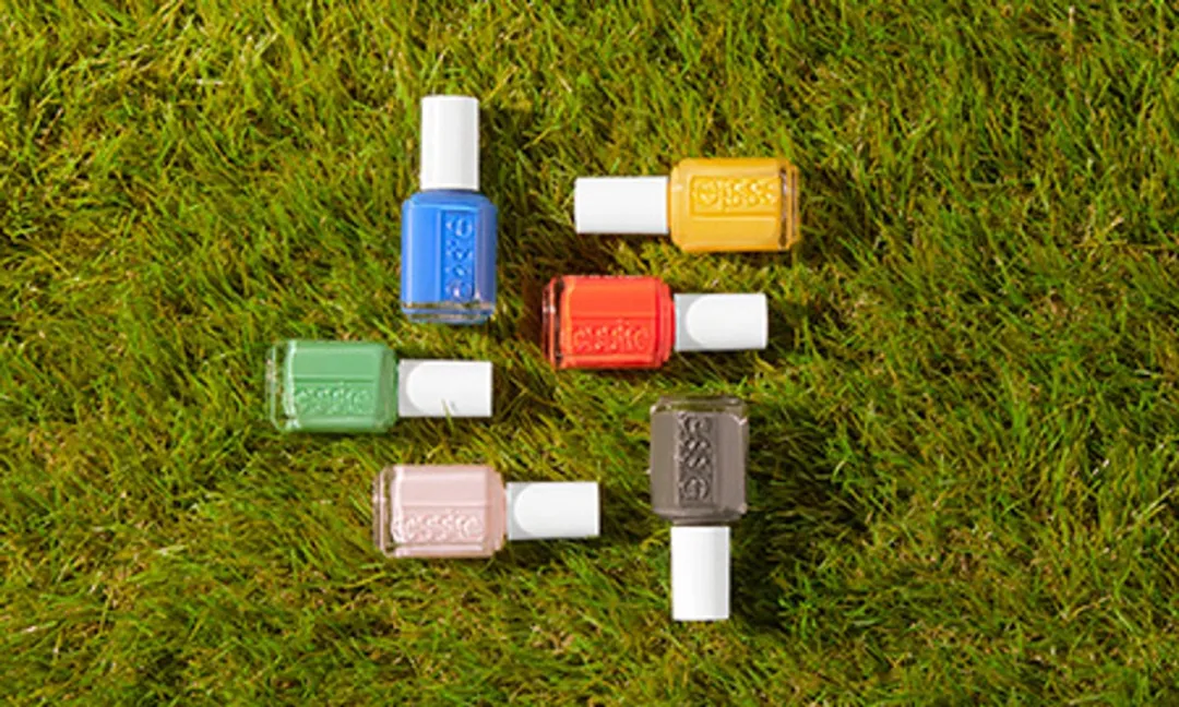 Essie 2023 summer collection - Limited Edition - in my sandbox - white - glossy nailpolish - 13,5 ml