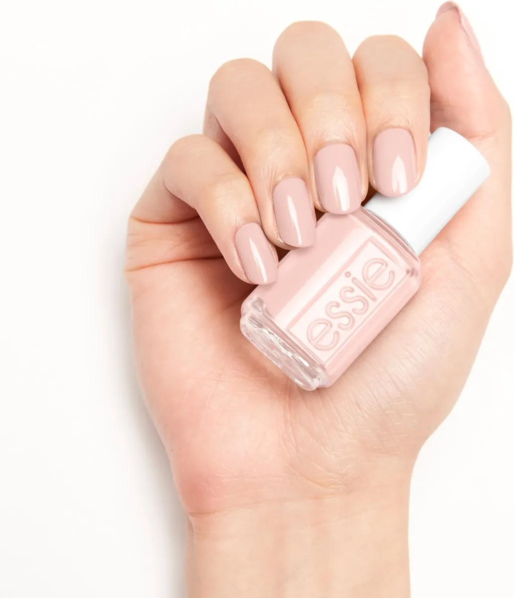 Essie 2023 summer collection - Limited Edition - in my sandbox - white - glossy nailpolish - 13,5 ml