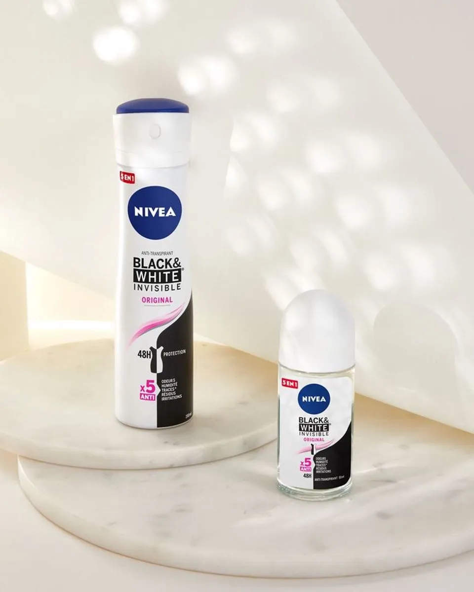 NIVEA Black & White Invisible Deodorant Roller 50ml