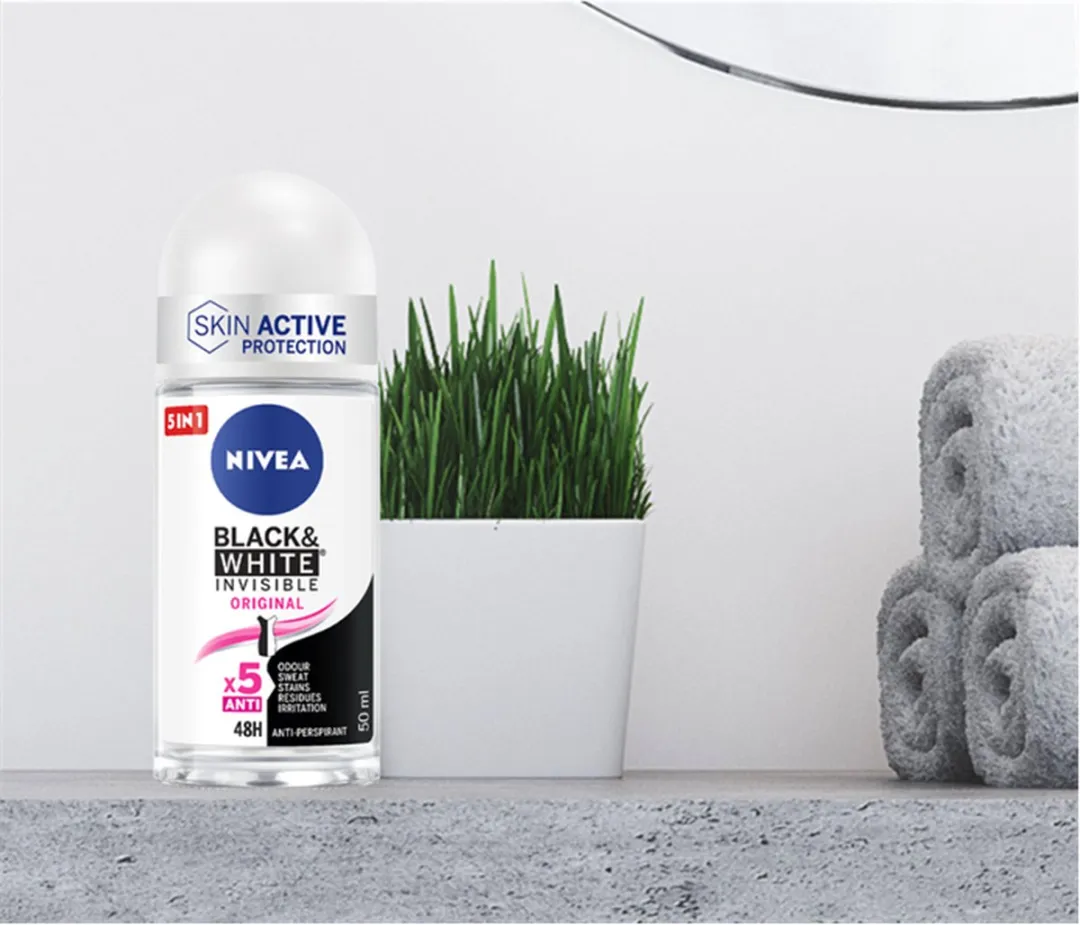 NIVEA Black & White Invisible Deodorant Roller 50ml