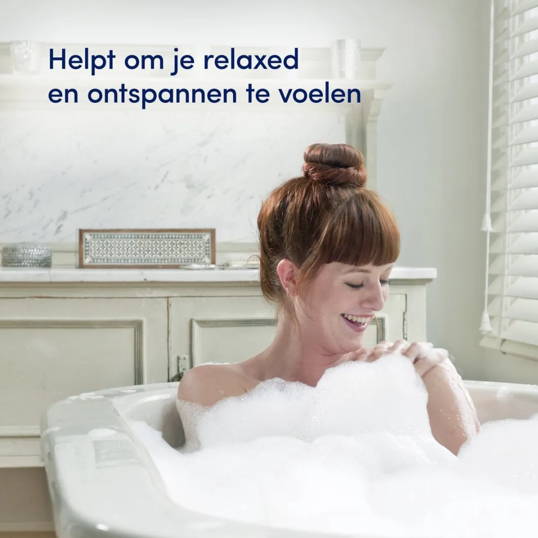 Dove Bath Therapy Glow Bodyscrub Bloedsinaasappel & Rabarber 295ml