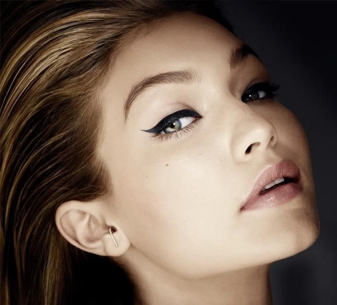 Maybelline Master Precise Curvy Intense Zwart Eyeliner 0,5g