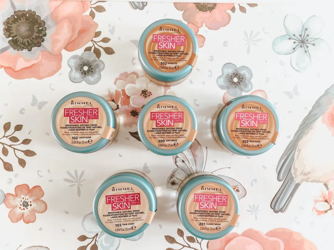Rimmel London Fresher Skin Foundation 102 Light Nude - 25ml