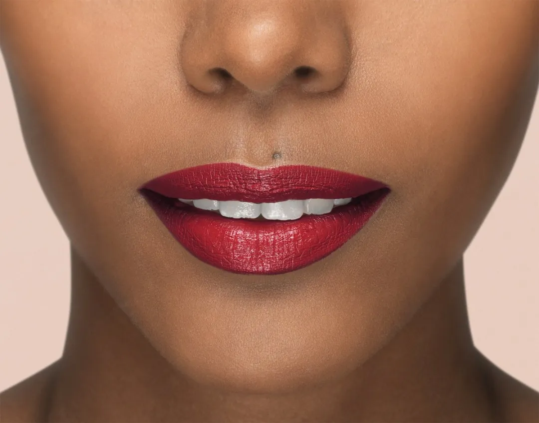 L'Oréal Paris X Isabel Marant Lippenstift 03 Palais Royal Field - Rood - afbeelding 6 van 6