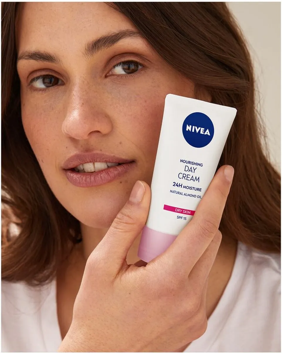 NIVEA Essentials Voedende Dagcrème SPF 15 3x50ml
