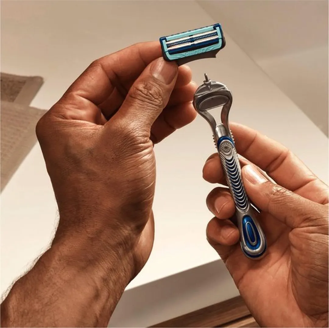 Gillette SkinGuard Sensitive Scheermesjes 12 Stuks - Aloë Vera