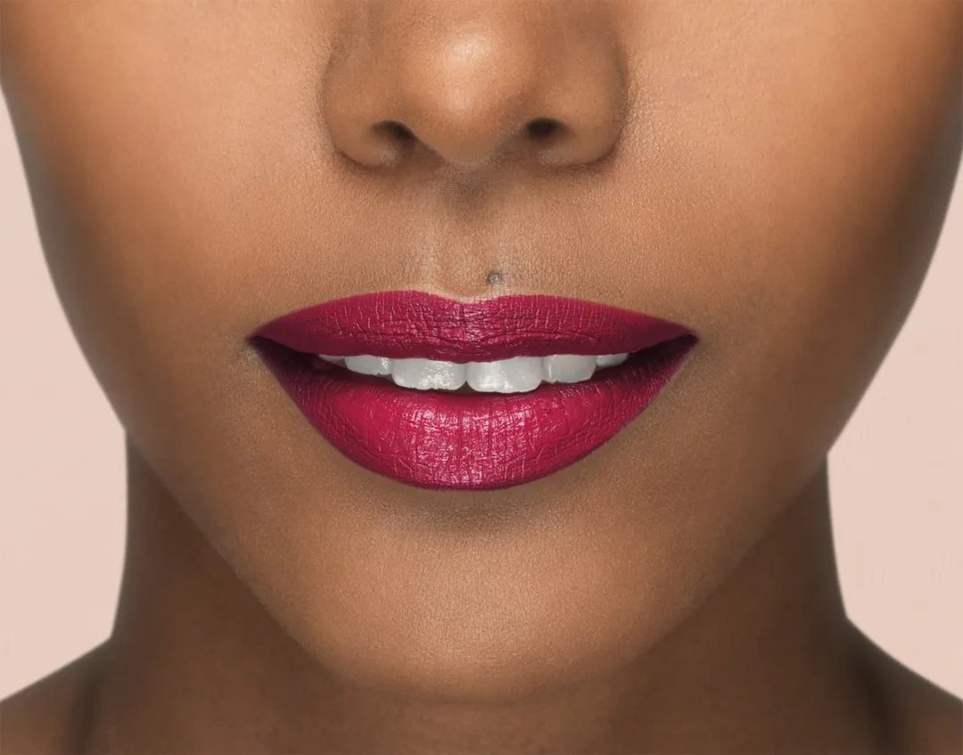L'Oréal Paris X Isabel Marant Lippenstift 04 Saint Germain Road - Roze/Rood - afbeelding 6 van 6