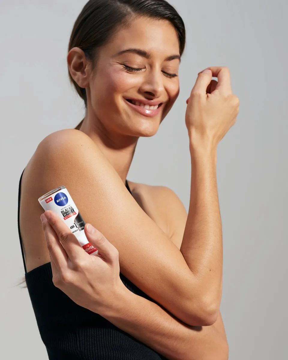 NIVEA Black & White Max Protection Anti-Transpirant Roller 300ml - afbeelding 6 van 6
