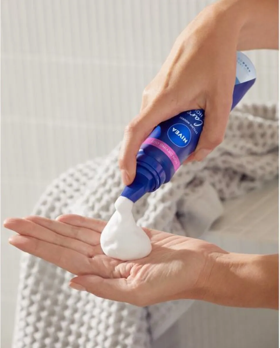 NIVEA Care & Hold Styling Mousse 150ml