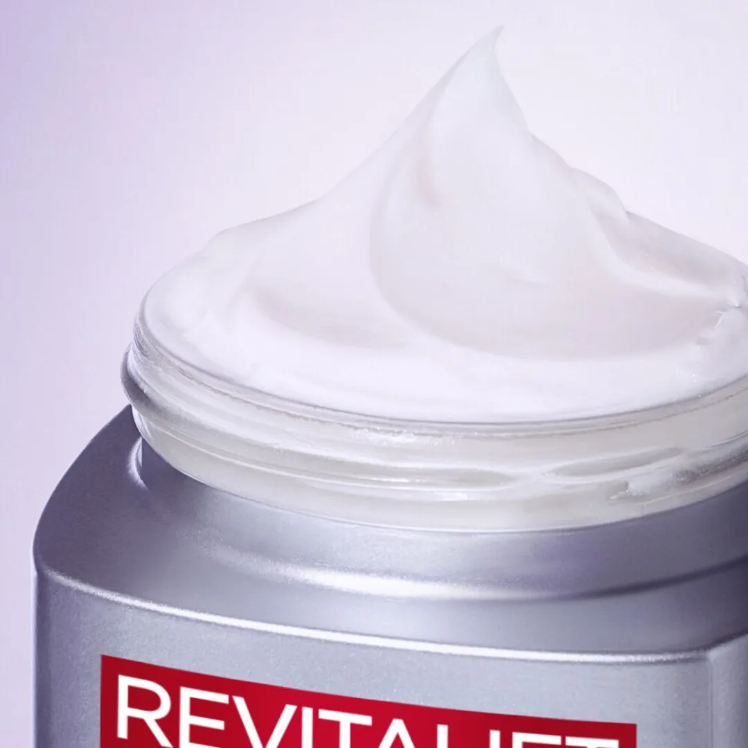 L'Oréal Paris Revitalift Filler SPF50 Dagcrème 50ml - 6 Stuks - afbeelding 6 van 6