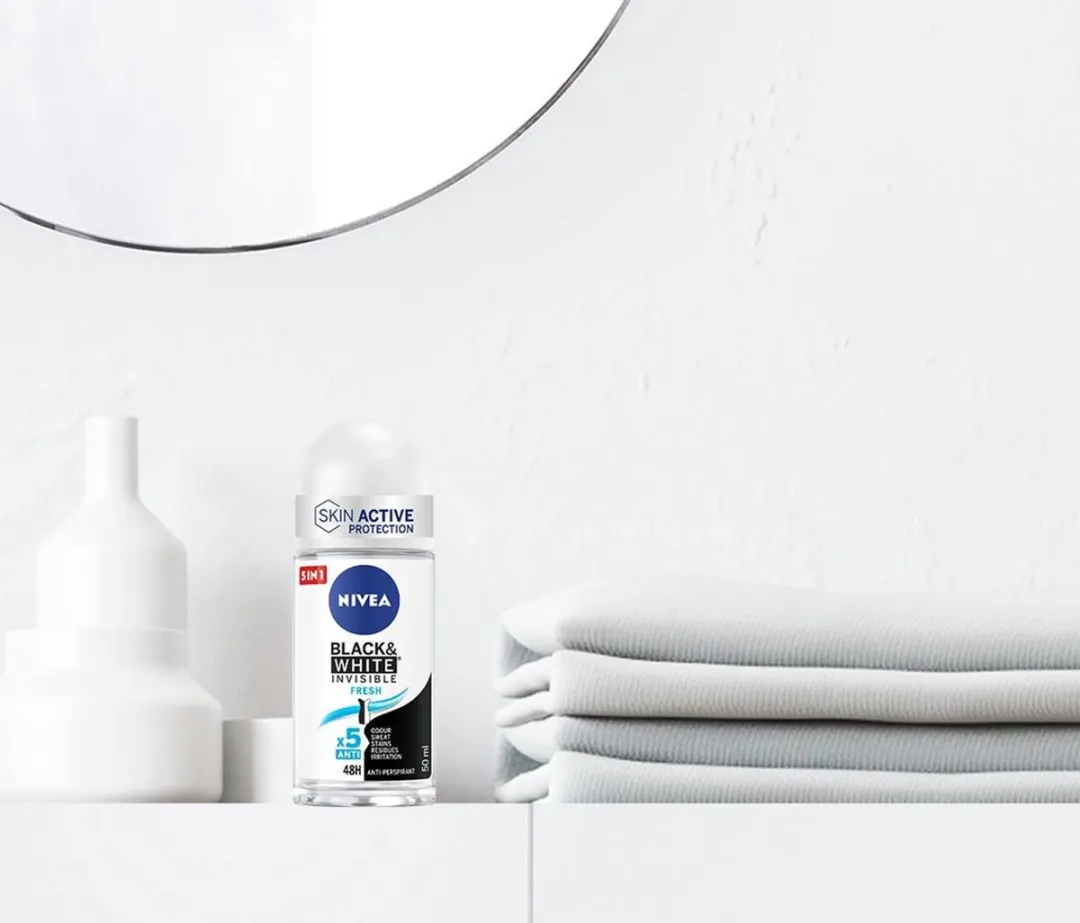 NIVEA Black & White Invisible Fresh Deo Roller 50ml