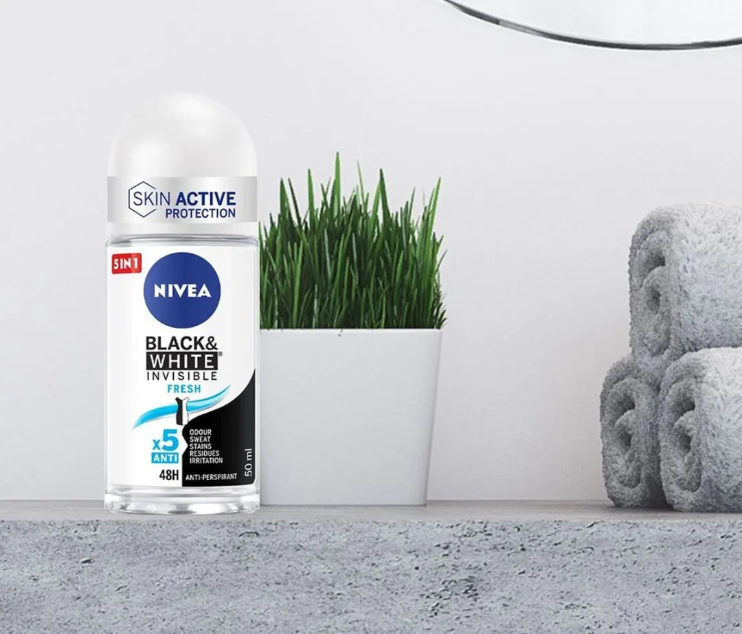 NIVEA Black & White Invisible Fresh Deo Roller 50ml