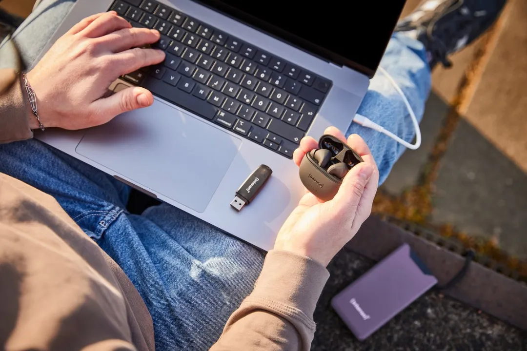 (Intenso) F10000 Powerbank 10.000 mAh Li-Po - display - PD en QC 3.0 - paars (7332033)