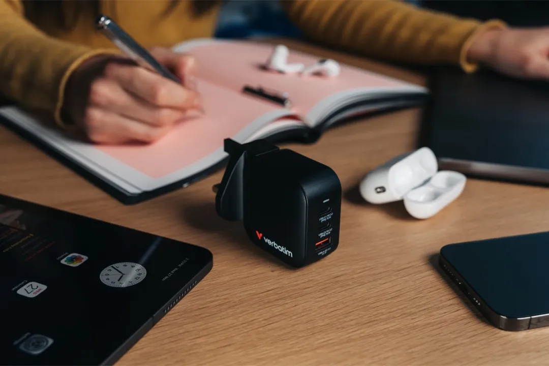 Verbatim Mini Gan 70W Wandlader 2x USB-C PD 1x USB-A QC - Zwart