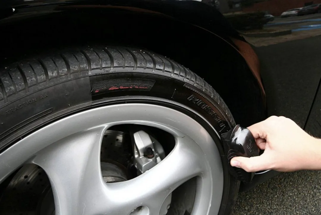 Meguiars Endurance Bandengel 0.47L - Diepzwarte glans - afbeelding 6 van 6