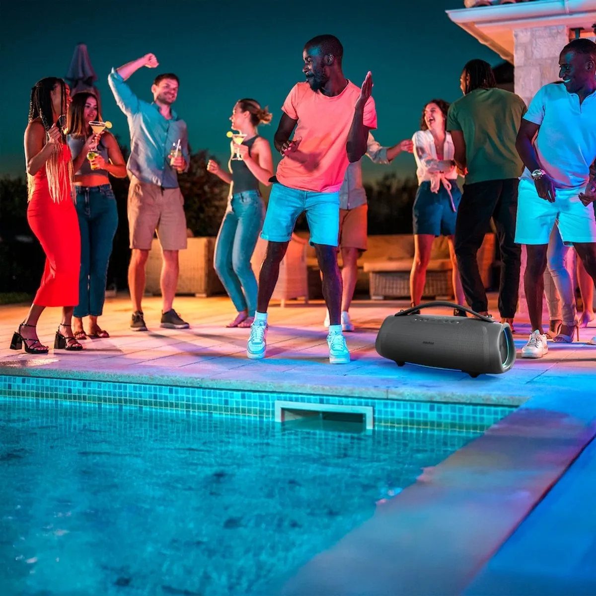 MEDION P61768 draagbare Bluetooth luidspreker (oplaadbare batterij, bass boost, RGB lichteffecten, IPX7 waterbescherming & robuust, geïntegreerde powerbank, 100W (RMS) totaal, 2x 25W + 50W) Antraciet