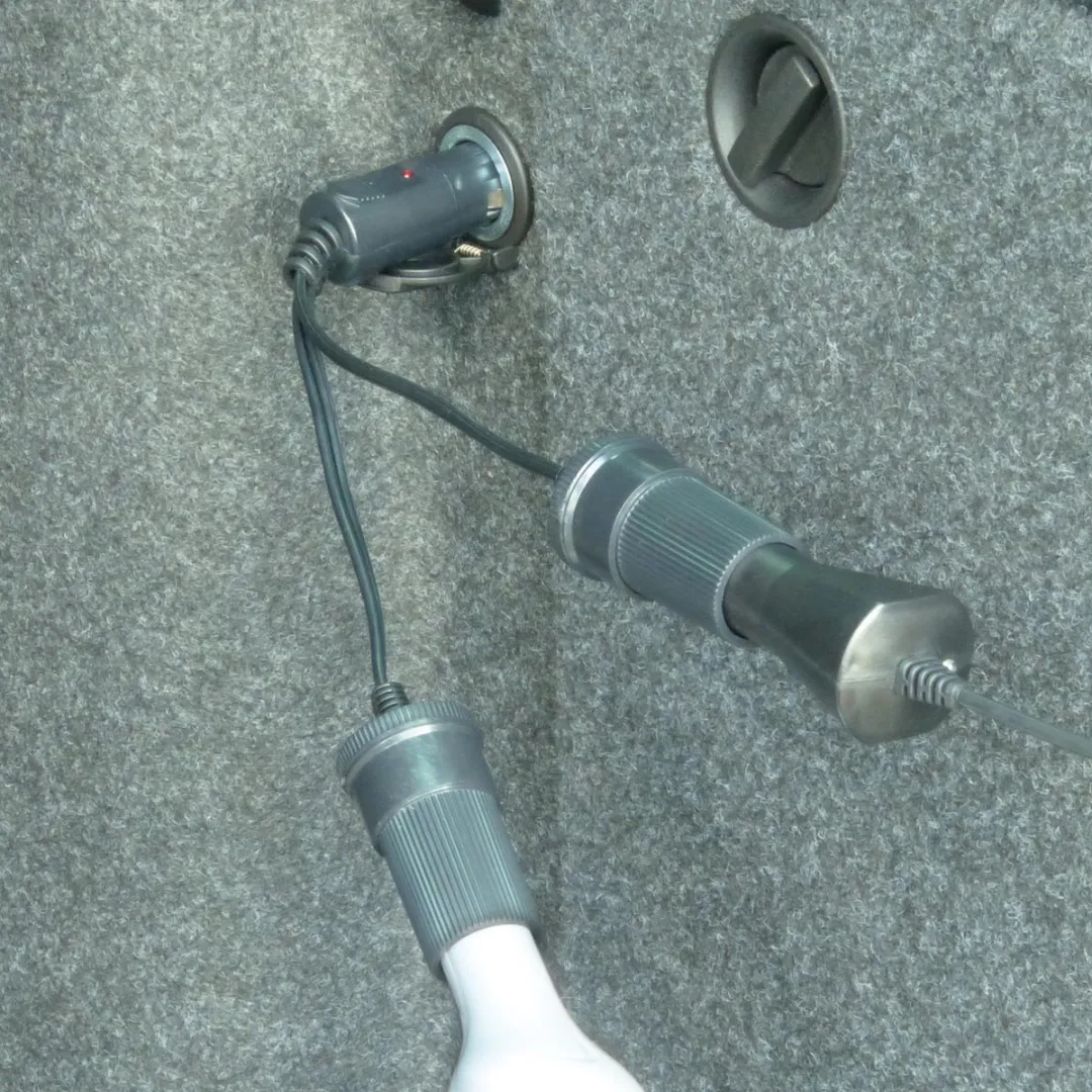 Carpoint 2-weg Aanstekerdoos 12V 10A - Zwart