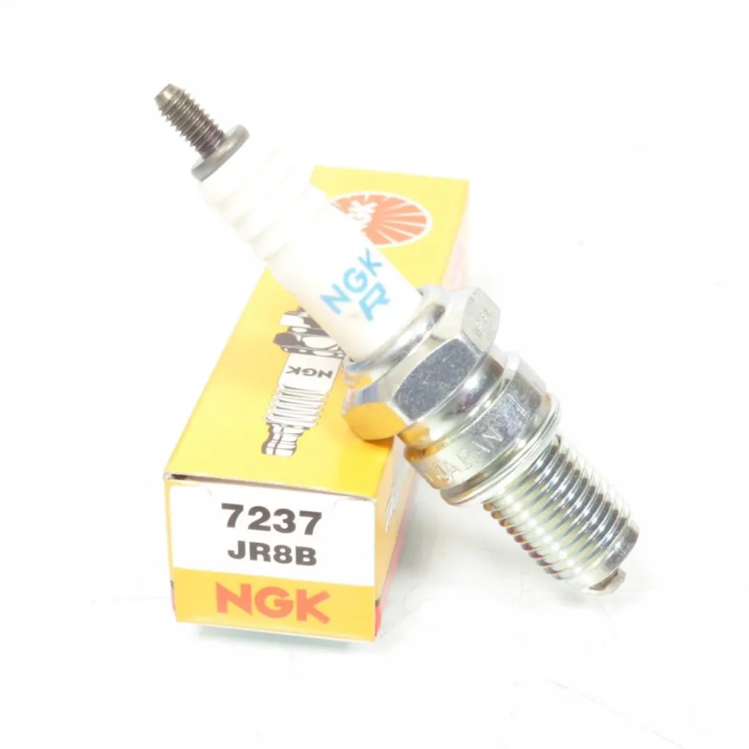 NGK Bougie JR8B - Suzuki GSX 1200 Inazuma 1999-2000 - Wit