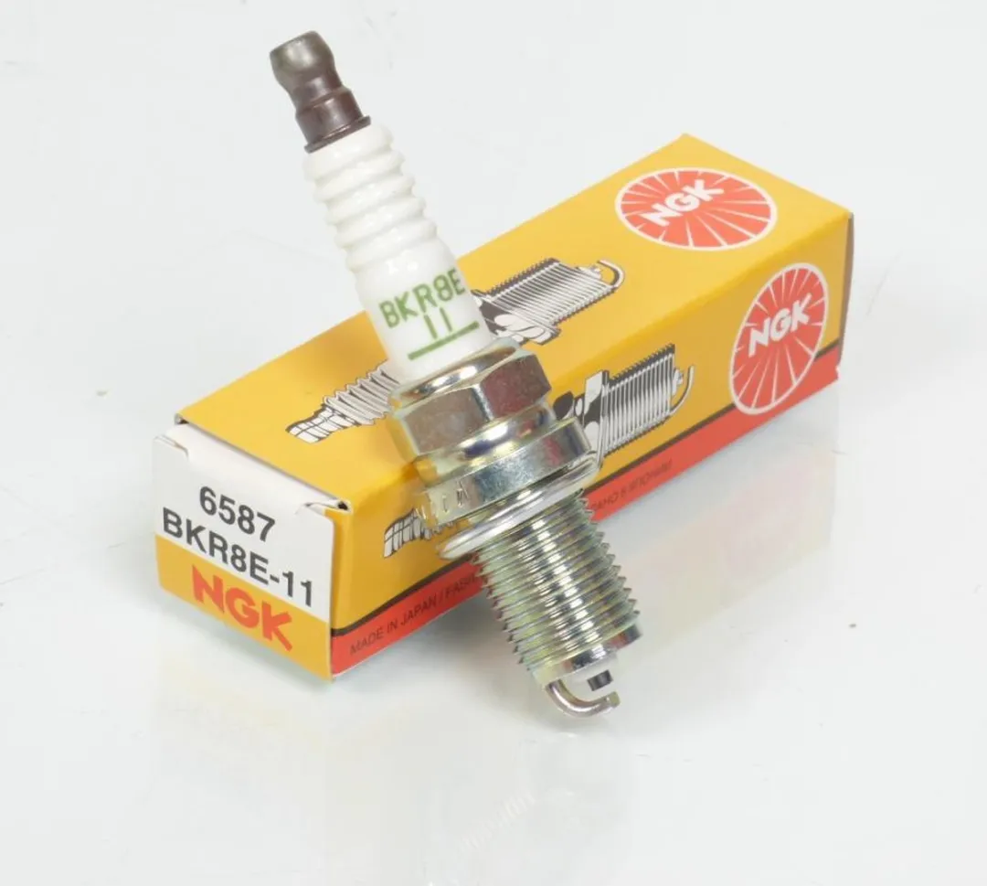 NGK BKR8E-11 Bougie - Wit