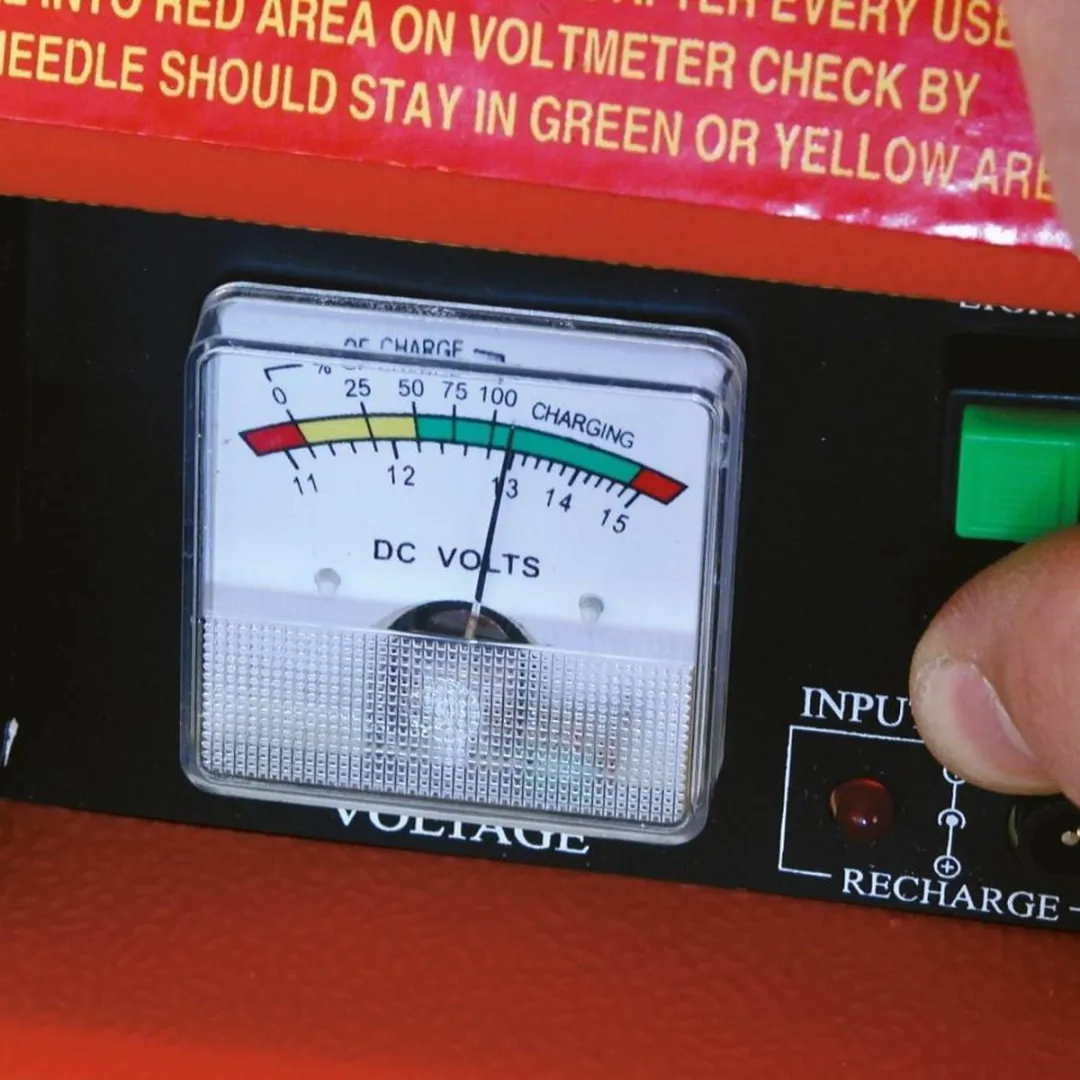 Carpoint Jumpstarter 400A met Luchtcompressor 18 BAR - 17000mAh Rood