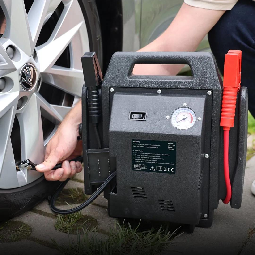Carpoint Jumpstarter 400A met Luchtcompressor 18 BAR - 17000mAh Rood