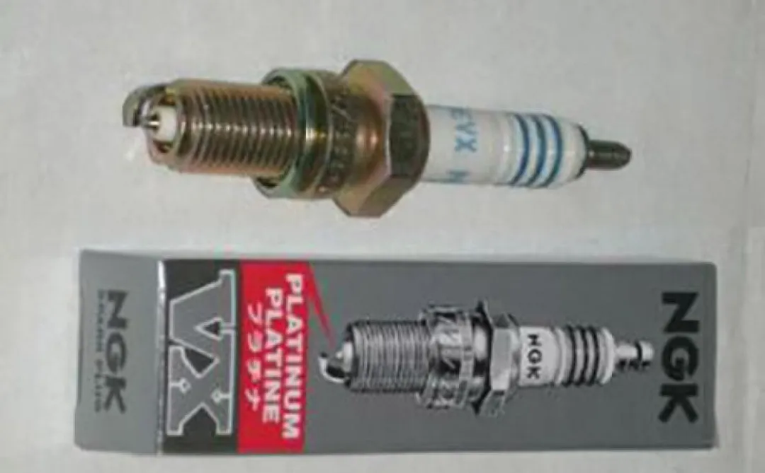NGK Bougie CR9EVX Scooter Gilera 125 DNA 2000-2004 - Blanc