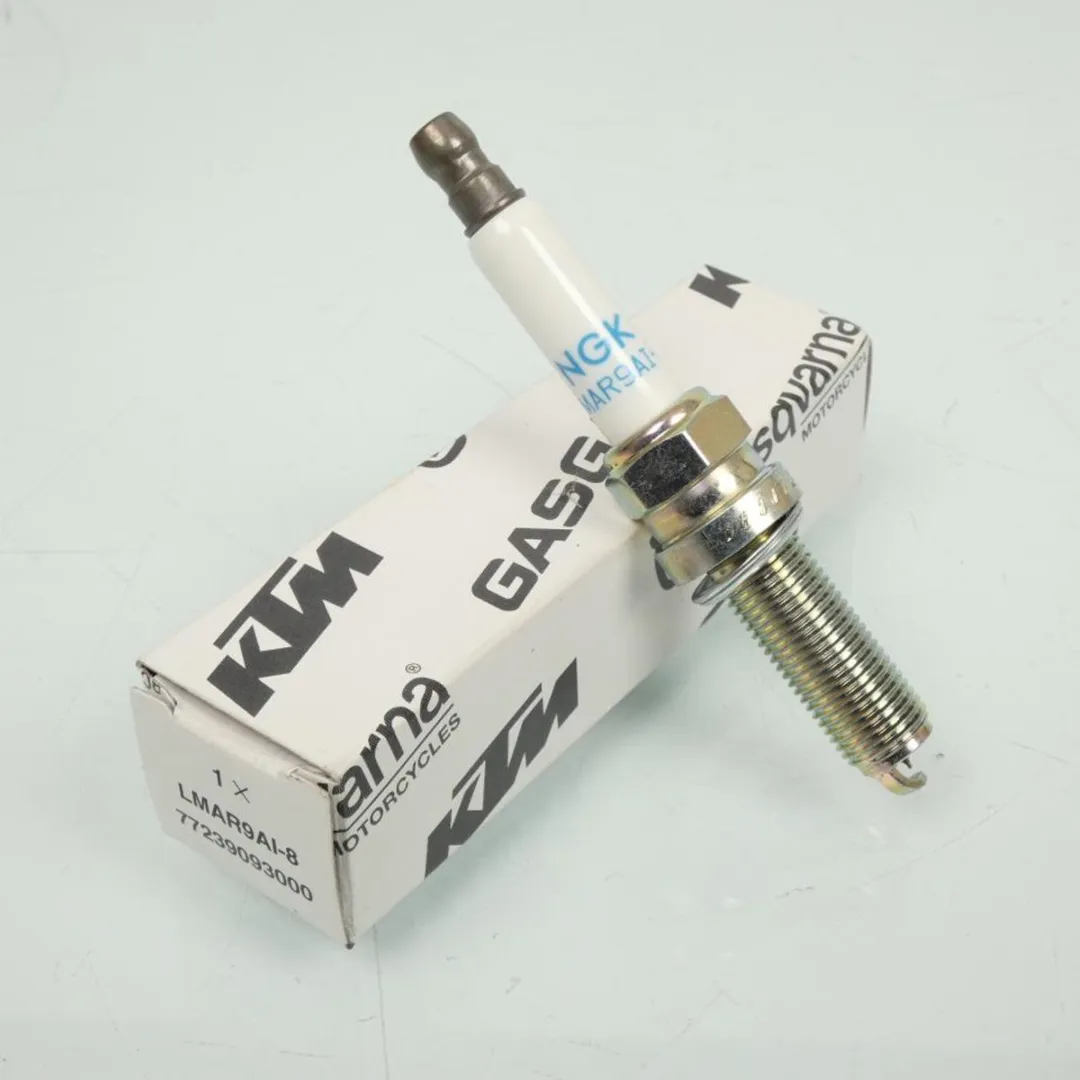 NGK LMAR9AI-8 Bougie