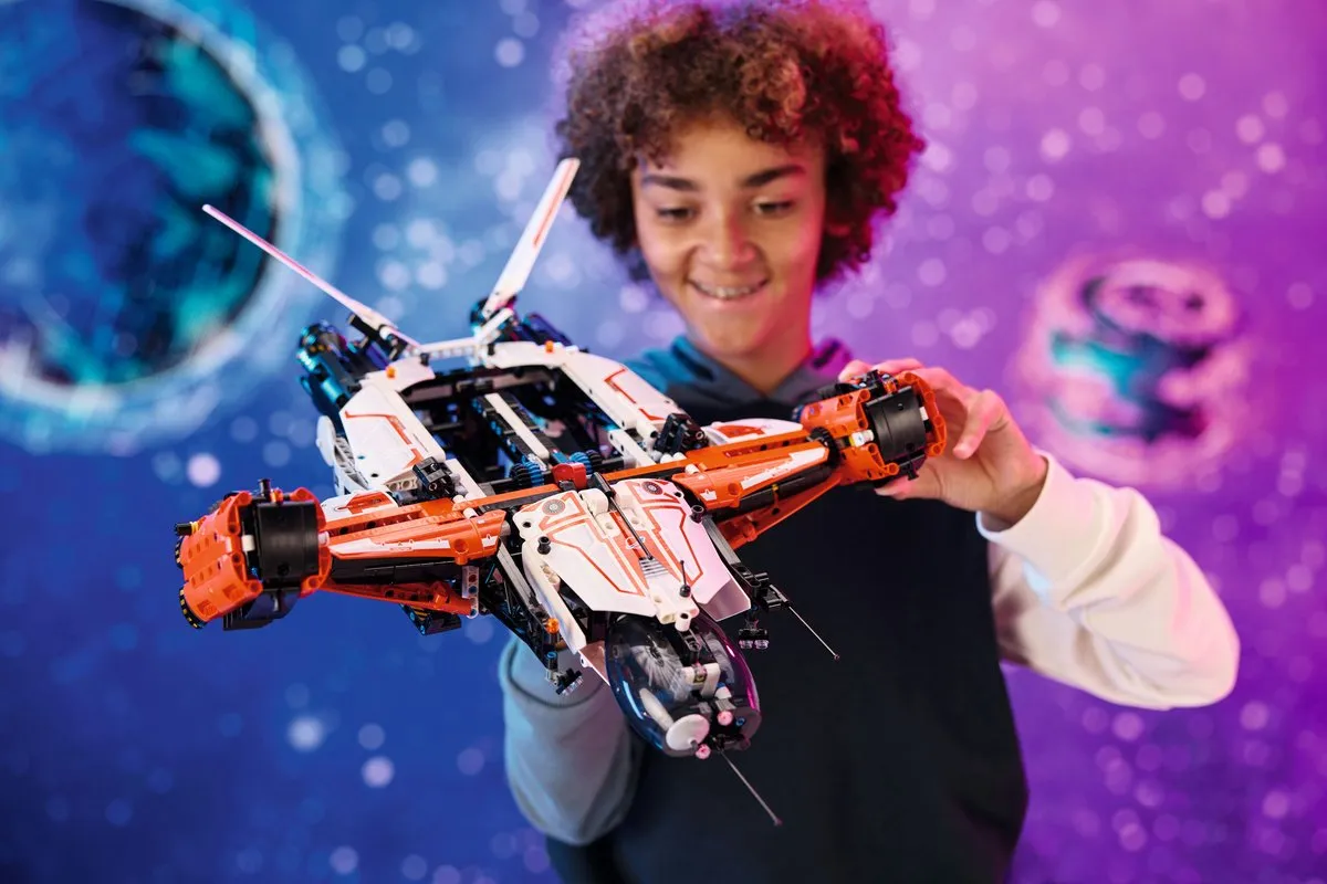 LEGO Technic VTOL Vrachtruimteschip 42181 - 1365 Stukken - afbeelding 6 van 6
