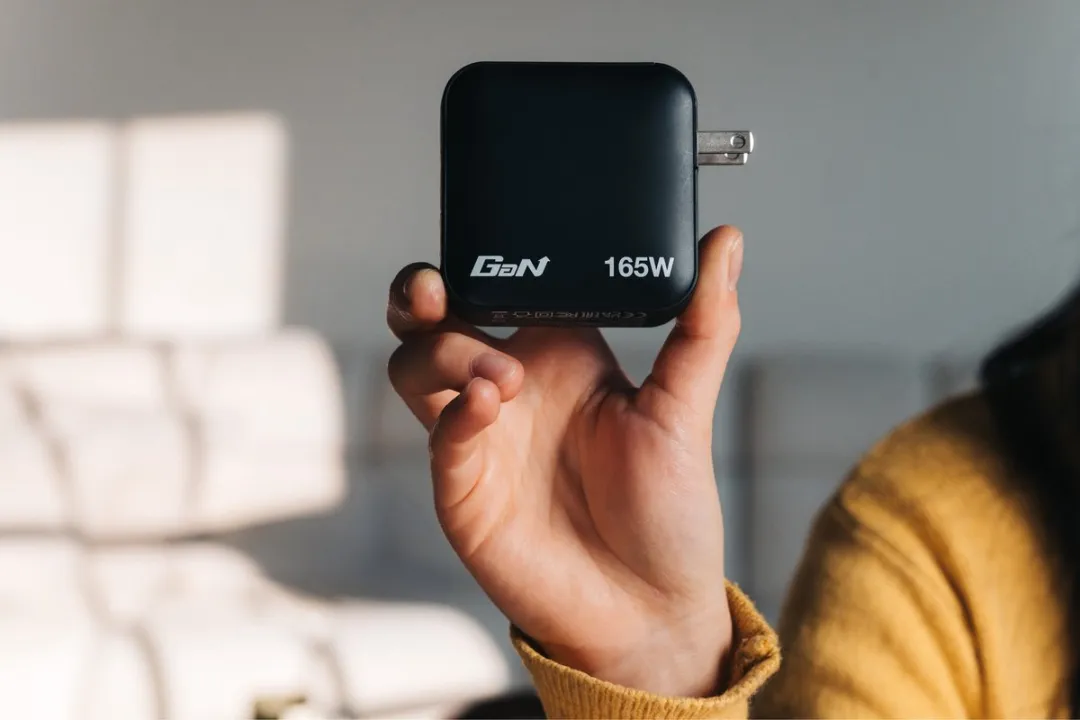 Verbatim Mini GaN Charger 165W - 1x USB-A, 3x USB-C - Zwart