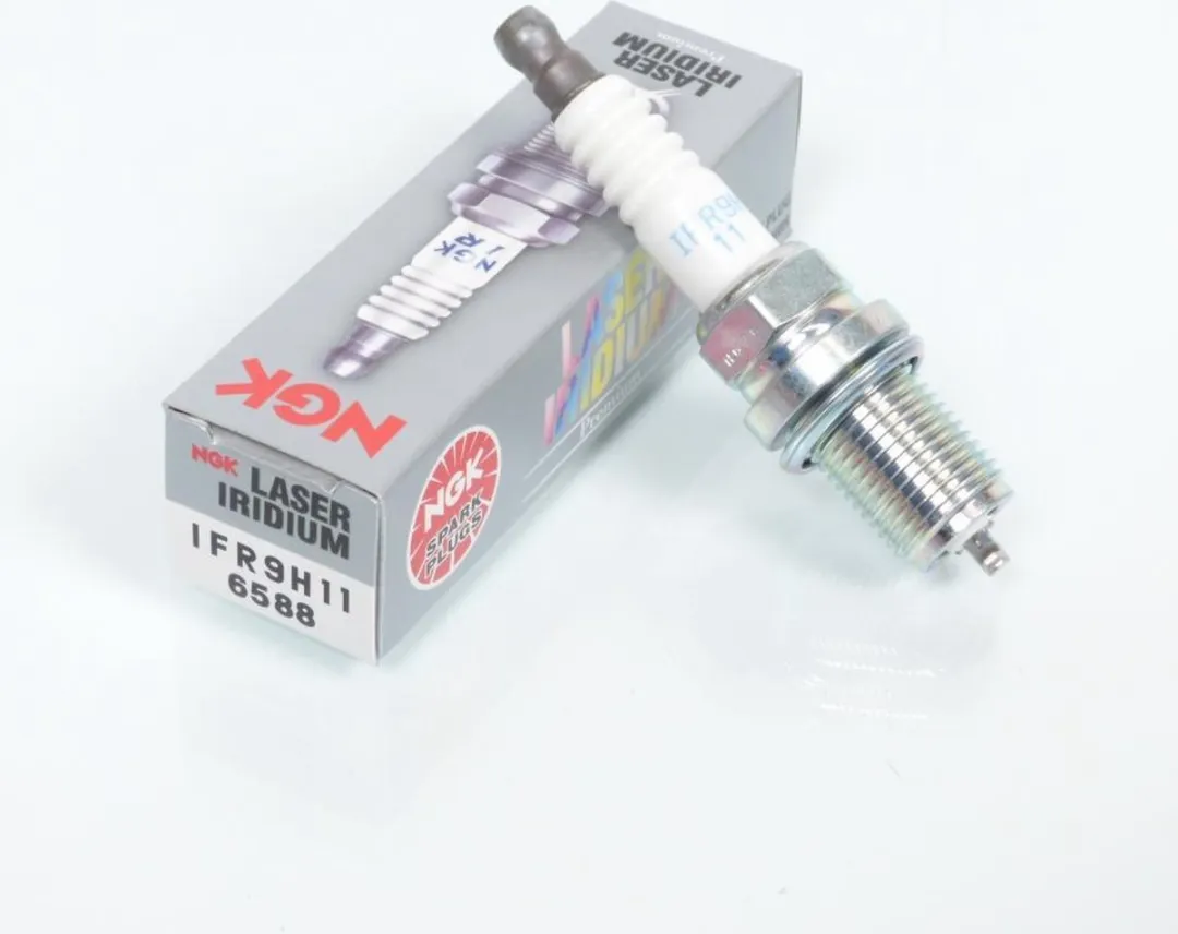 NGK IFR9H11 Bougie - Honda VTR SP2 2002-2007 - Blanc