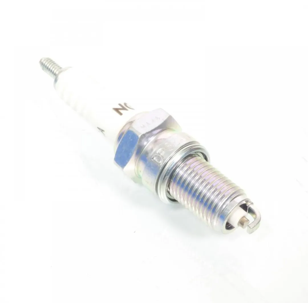 NGK DP6EA-9 Bougie Scooter Honda Helix/Spazio 1988-1991 - Wit