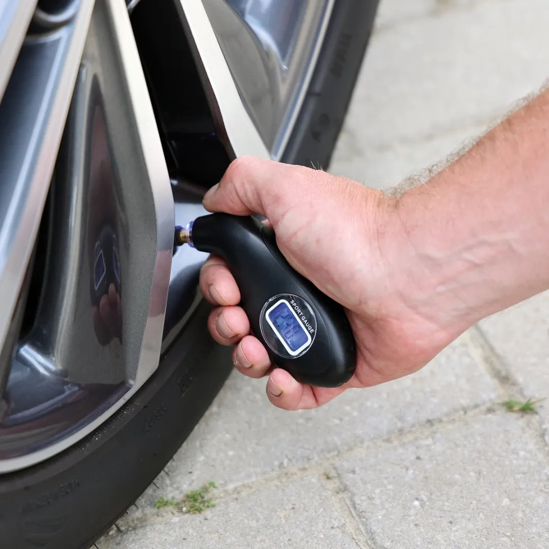 Carpoint Digitale Bandenspanningsmeter - Auto - 5-10 Bar - Zwart