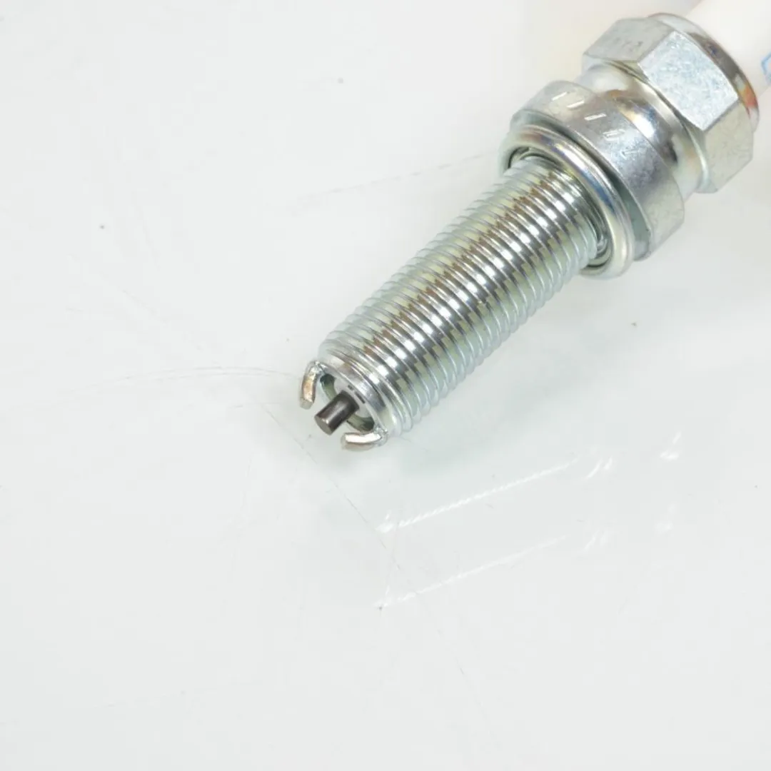 NGK LMAR9E-J 6884 Bougie - Zilver