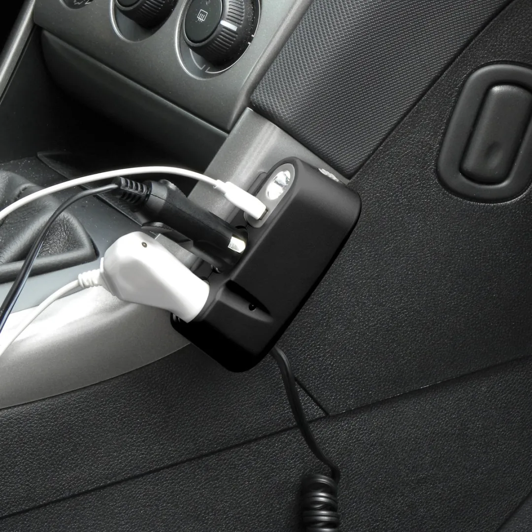 Carpoint 2-Weg Stekkerdoos 12V 5A - USB - Zwart